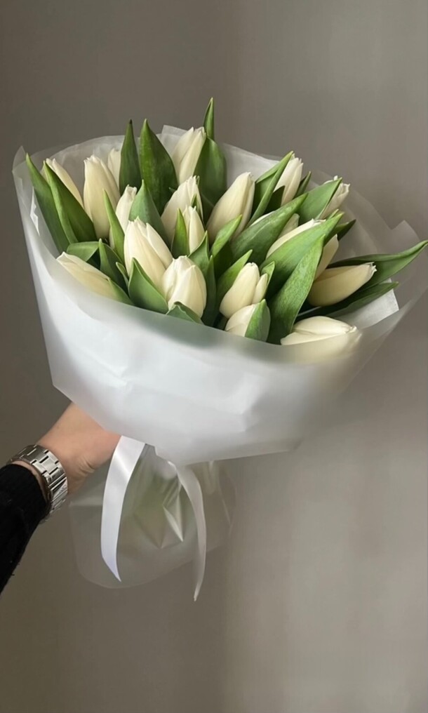 Тюльпаны белые 19 штук, артикул F1386384 - 5609 рублей, доставка по городу. Flawery - доставка цветов