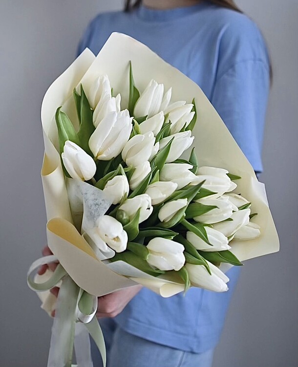 Тюльпаны белые 25 штука, артикул F1386385 - 7359 рублей, доставка по городу. Flawery - доставка цветов