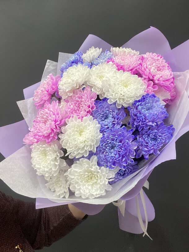 Букет цветных хризантем #26, артикул F1266680 - 4500 рублей, доставка по городу. Flawery - доставка цветов