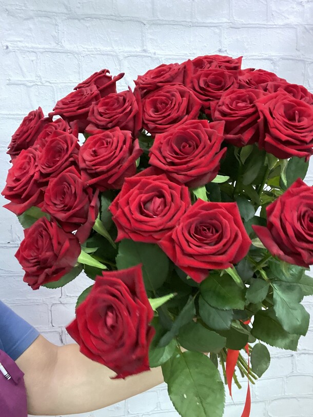 21 красная роза #81, артикул F1312024 - 15700 рублей, доставка по городу. Flawery - доставка цветов