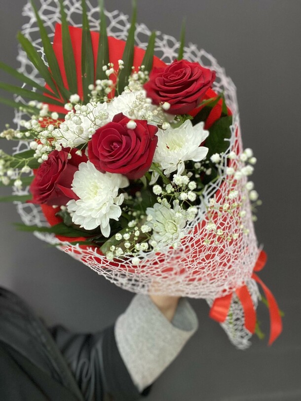 Яркий комплимент, артикул F1320859 - 3500 рублей, доставка по городу. Flawery - доставка цветов