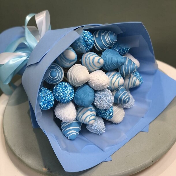 Клубника в шоколаде 700 гр "лагуна", артикул F1518599 - 4500 рублей, доставка по городу. Flawery - доставка цветов