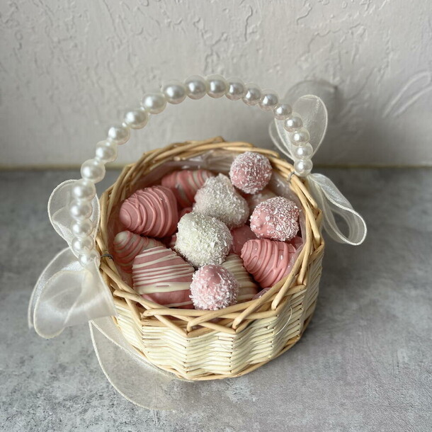 Клубника в шоколаде - 13 ягод, артикул F1532437 - 4980 рублей, доставка по городу. Flawery - доставка цветов