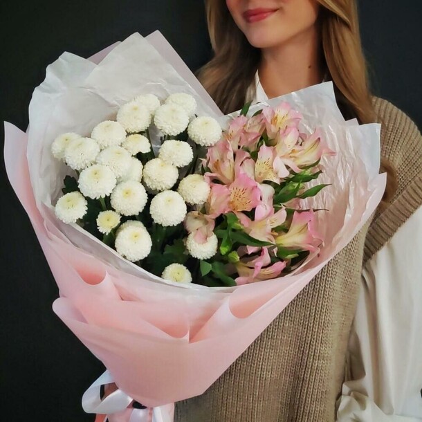 Букет комплимент «от меня», артикул F1409629 - 2950 рублей, доставка по городу. Flawery - доставка цветов