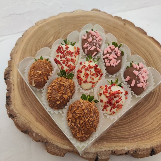 Клубника в шоколаде, артикул F1473776 - 2299 рублей, доставка по городу. Flawery - доставка цветов