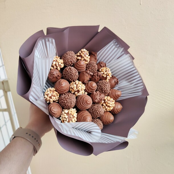 Букет из клубники в шоколаде, артикул F1473785 - 4235 рублей, доставка по городу. Flawery - доставка цветов