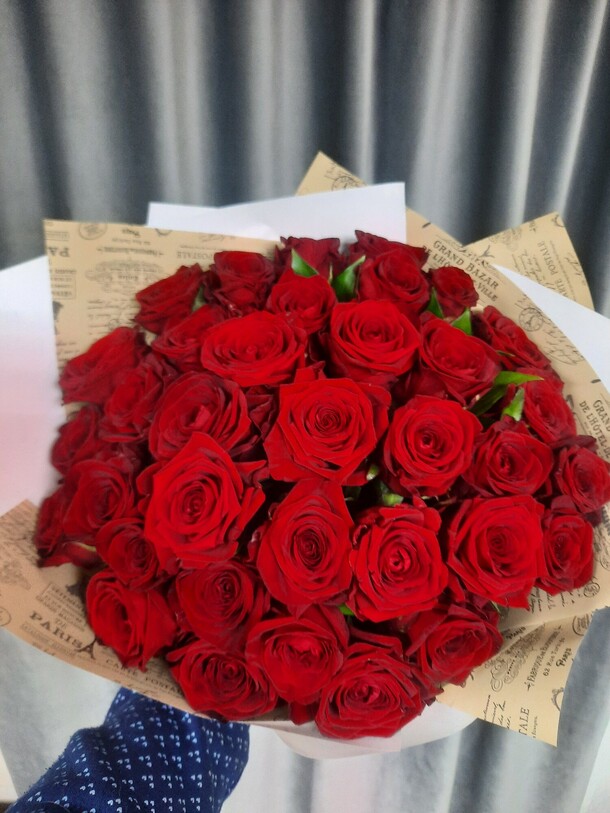 Букет из красных роз, артикул F1387851 - 15980 рублей, доставка по городу. Flawery - доставка цветов
