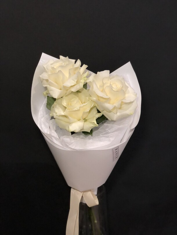 Роза белая (3), артикул F1380334 - 2100 рублей, доставка по городу. Flawery - доставка цветов