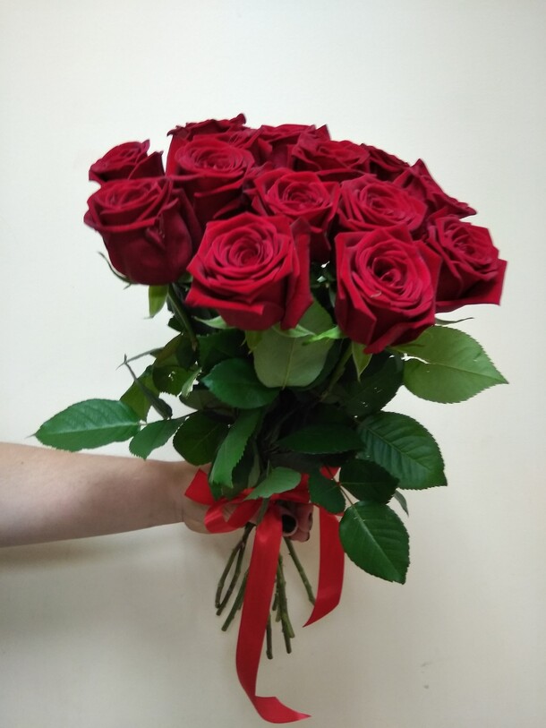 Розы бордо, артикул F11012 - 2761 рублей, доставка по городу. Flawery - доставка цветов