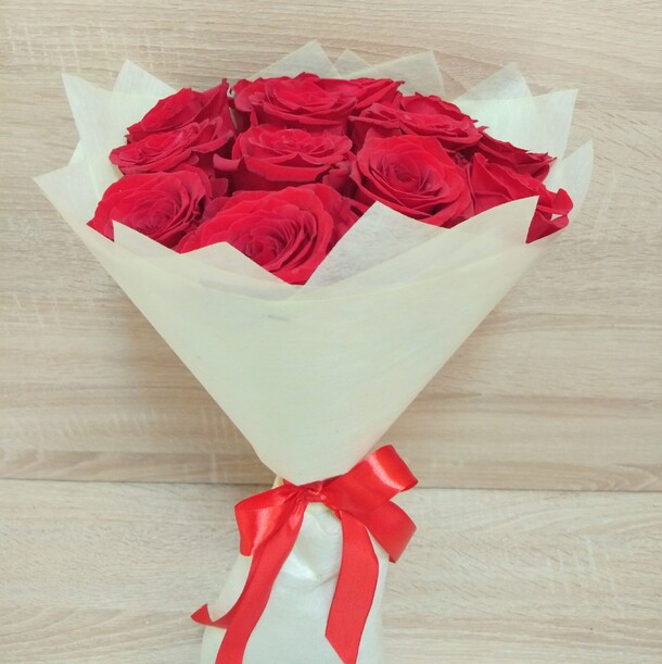 Букет красных роз 15 шт, артикул F98162 - 2871 рублей, доставка по городу. Flawery - доставка цветов