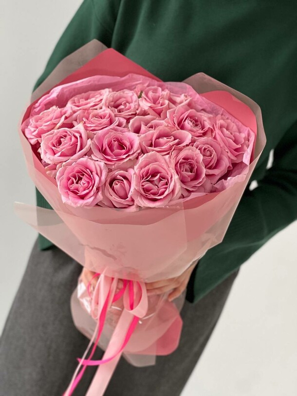 Букет из 19 розовых роз, артикул F1264916 - 7332 рублей, доставка по городу. Flawery - доставка цветов