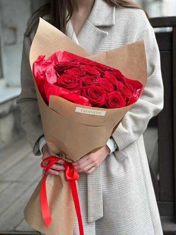 Классический букет красных роз, артикул F1265274 - 5830 рублей, доставка по городу. Flawery - доставка цветов