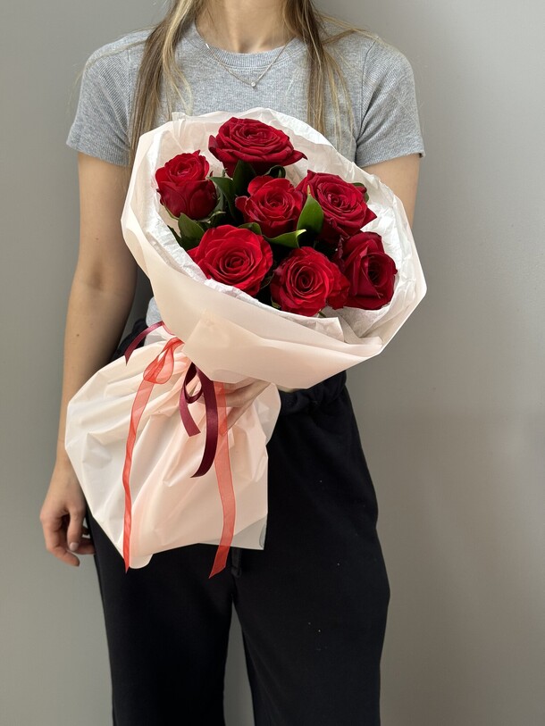 Букет красных роз, артикул F1321589 - 2000 рублей, доставка по городу. Flawery - доставка цветов