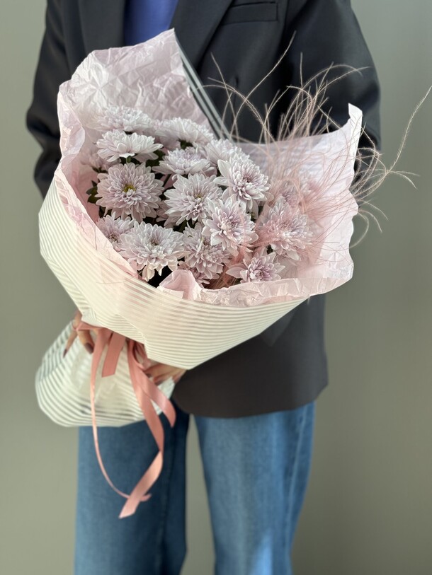 Букет нежной хризантемы, артикул F1327073 - 3380 рублей, доставка по городу. Flawery - доставка цветов