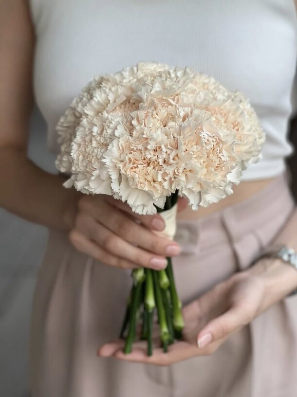 Букет невесты с кремовым диантусом, артикул F1430962 - 5650 рублей, доставка по городу. Flawery - доставка цветов