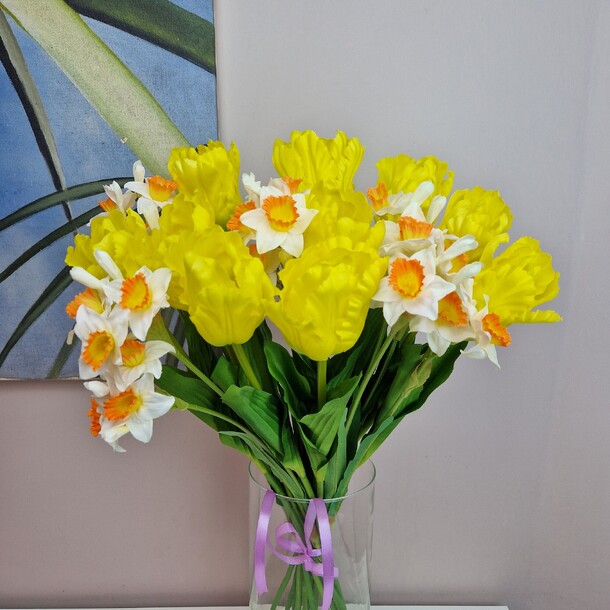Искусственные цветы букет тюльпаны и нарциссы, артикул F1356266 - 4990 рублей, доставка по городу. Flawery - доставка цветов