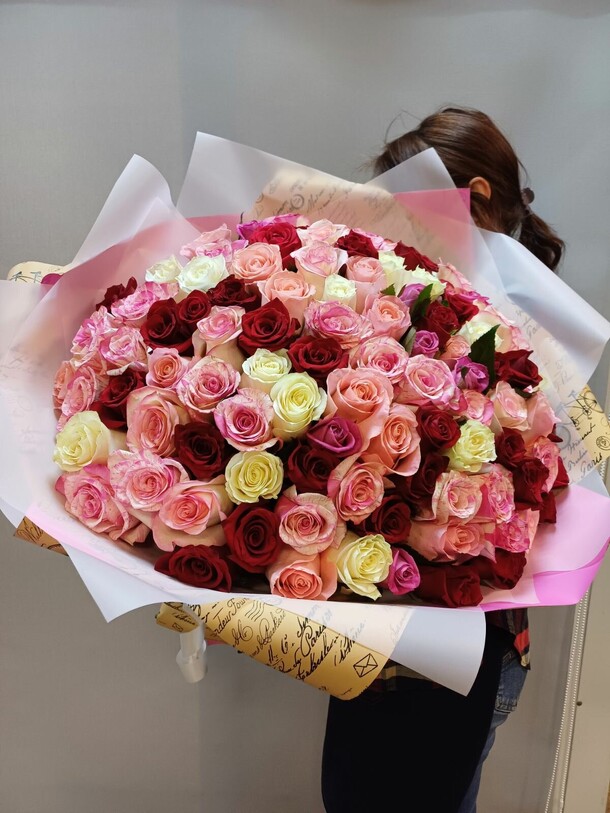 101 роза, артикул F1283032 - 20455 рублей, доставка по городу. Flawery - доставка цветов