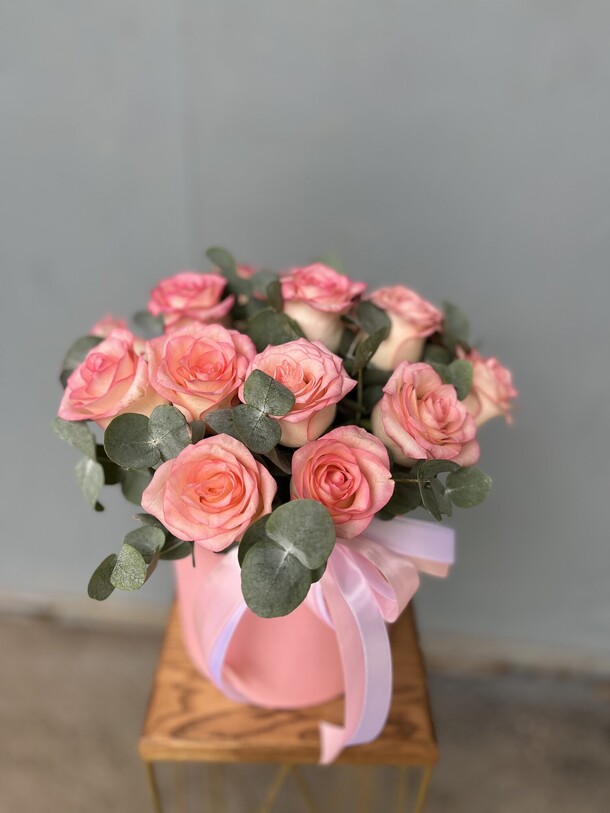 Композиция с розами, артикул F1303099 - 2975 рублей, доставка по городу. Flawery - доставка цветов