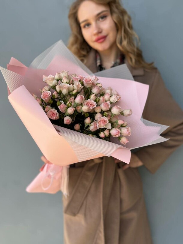 Роза  кустовая 5 веток, артикул F1322666 - 2750 рублей, доставка по городу. Flawery - доставка цветов