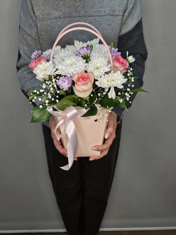 Розы и хризантемы, артикул F1341345 - 2105 рублей, доставка по городу. Flawery - доставка цветов