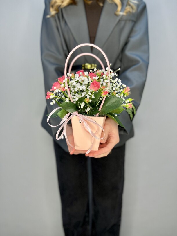 Композиция мини комплимент, артикул F1382775 - 800 рублей, доставка по городу. Flawery - доставка цветов