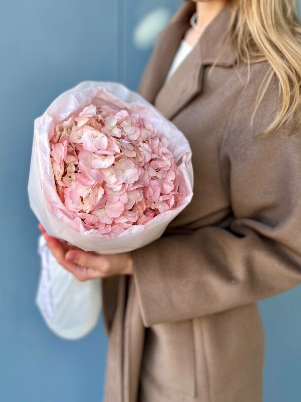 Букет "розовая гортензия", артикул F1481408 - 900 рублей, доставка по городу. Flawery - доставка цветов