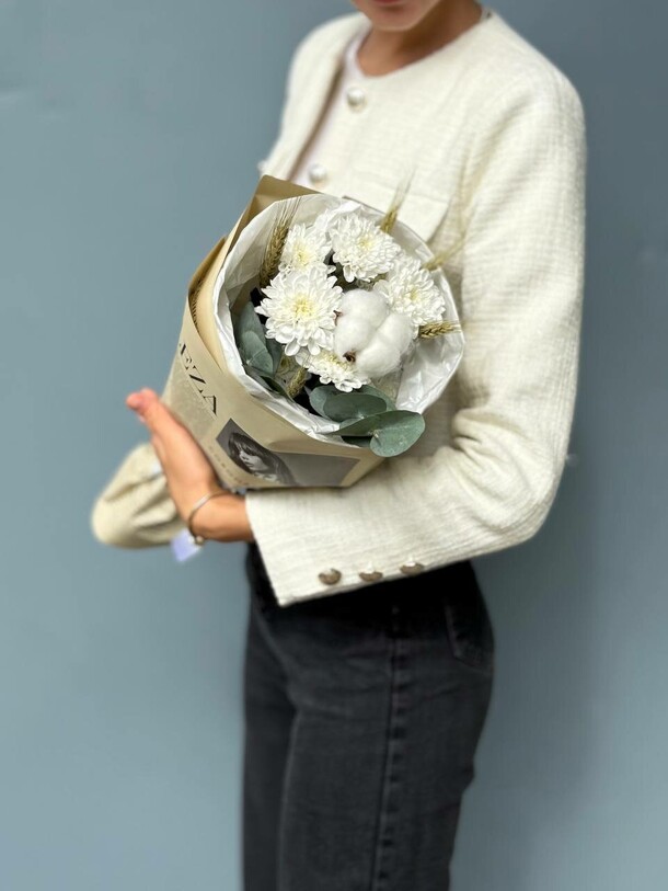 Букет "мини комплимент", артикул F1481410 - 795 рублей, доставка по городу. Flawery - доставка цветов