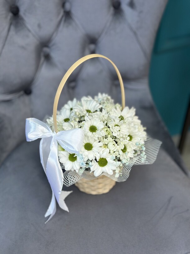 Корзина ромашек, артикул F1370419 - 2900 рублей, доставка по городу. Flawery - доставка цветов