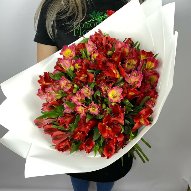 Букет из 19 красно-розовых альстромерий, артикул F1258105 - 3990 рублей, доставка по городу. Flawery - доставка цветов