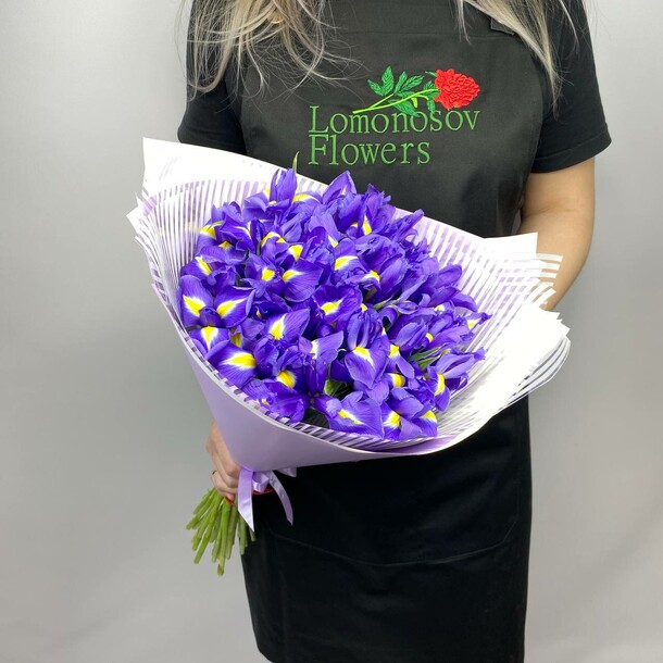 Монобукет из 25 ирисов, артикул F1268153 - 3490 рублей, доставка по городу. Flawery - доставка цветов