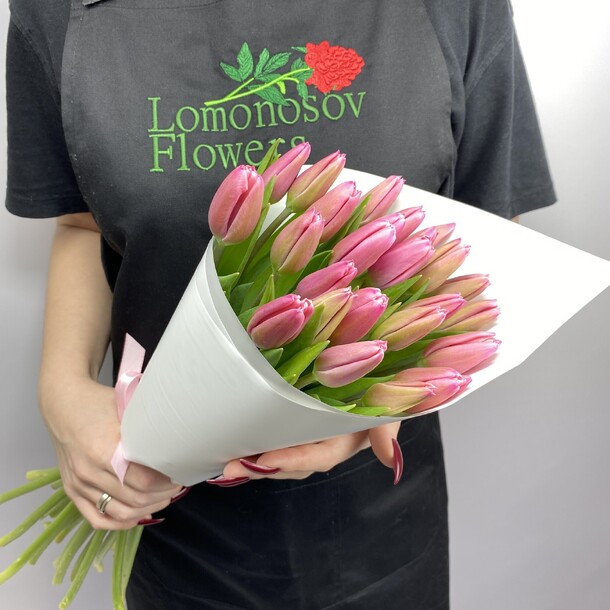 Букет из 25 розовых тюльпанов, артикул F1386599 - 5490 рублей, доставка по городу. Flawery - доставка цветов