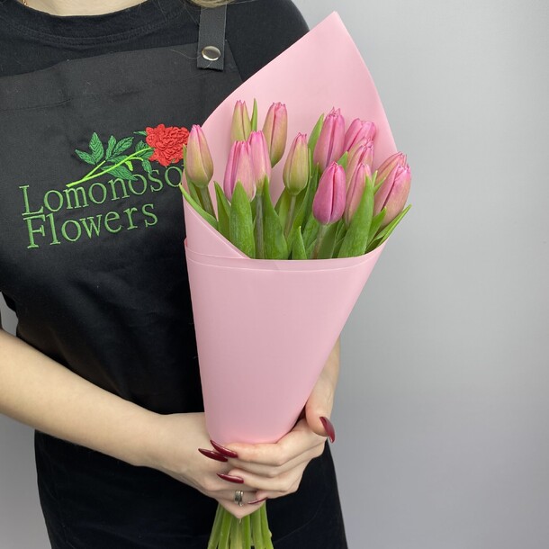 15 розовых тюльпанов, артикул F1386603 - 3499 рублей, доставка по городу. Flawery - доставка цветов