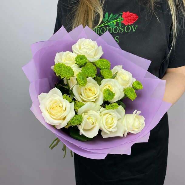 Букет из белых роз и хризантем, артикул F1386906 - 3190 рублей, доставка по городу. Flawery - доставка цветов
