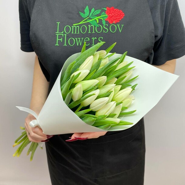 Букет из 25 белых тюльпанов, артикул F1387561 - 5490 рублей, доставка по городу. Flawery - доставка цветов