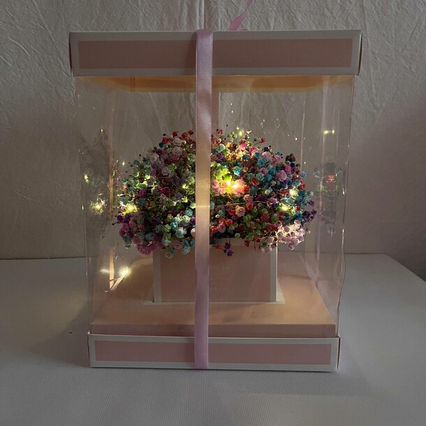 Светящийся букет гипсофила в подарочной коробке"нежная", артикул F1182826 - 4350 рублей, доставка по городу. Flawery - доставка цветов