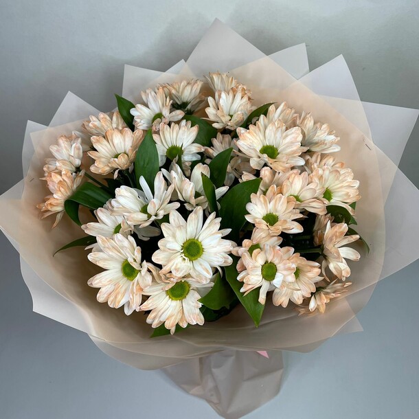 Букет из хризантем бакарди персик, артикул F1230842 - 2250 рублей, доставка по городу. Flawery - доставка цветов