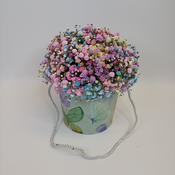 Гипсофила в шляпной коробке "бабочки", артикул F1264444 - 3300 рублей, доставка по городу. Flawery - доставка цветов