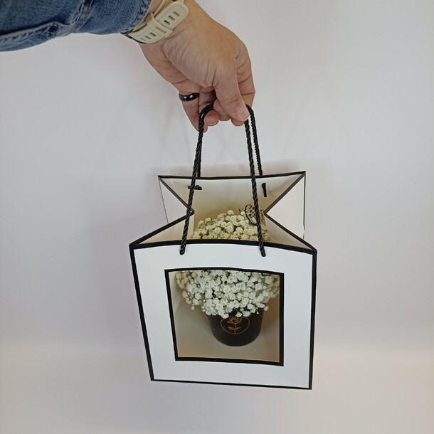 Стаканчик с гипсофилой "black and white", артикул F1264448 - 2700 рублей, доставка по городу. Flawery - доставка цветов