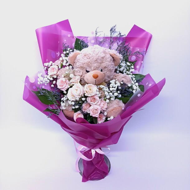 Букет с игрушкой "мишутка", артикул F1267338 - 3750 рублей, доставка по городу. Flawery - доставка цветов