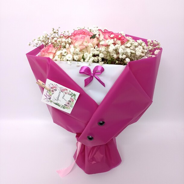 Букет из розы и гипсофилы "денди", артикул F1285471 - 4500 рублей, доставка по городу. Flawery - доставка цветов