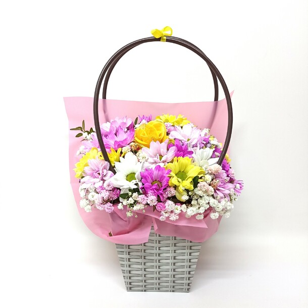 Сумочка с цветами комплимент 5, артикул F1313319 - 1800 рублей, доставка по городу. Flawery - доставка цветов