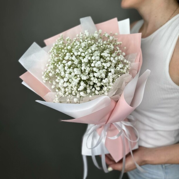 Букет - комплимент из гипсофилы, артикул F1282728 - 2990 рублей, доставка по городу. Flawery - доставка цветов