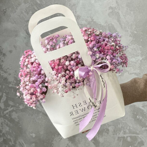 Цветная гипсфила в сумочке, артикул F1395304 - 3390 рублей, доставка по городу. Flawery - доставка цветов