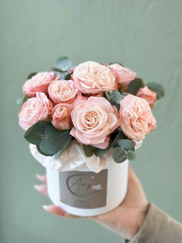 Пион роза в шляпной коробке, артикул F1319613 - 3136 рублей, доставка по городу. Flawery - доставка цветов