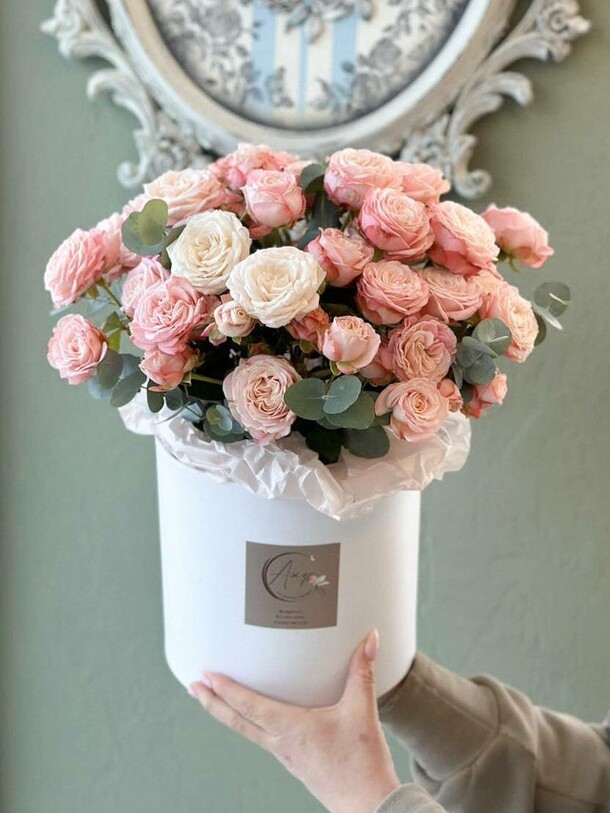 Пион роза в шляпной коробке, артикул F1319615 - 14000 рублей, доставка по городу. Flawery - доставка цветов