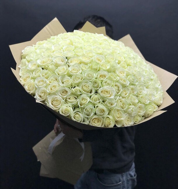 151 роза 70 см, артикул F1088100 - 49890 рублей, доставка по городу. Flawery - доставка цветов