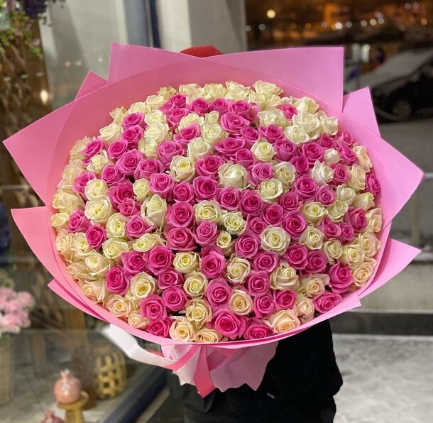 Букет 151 роза микс, артикул F1088547 - 45108 рублей, доставка по городу. Flawery - доставка цветов