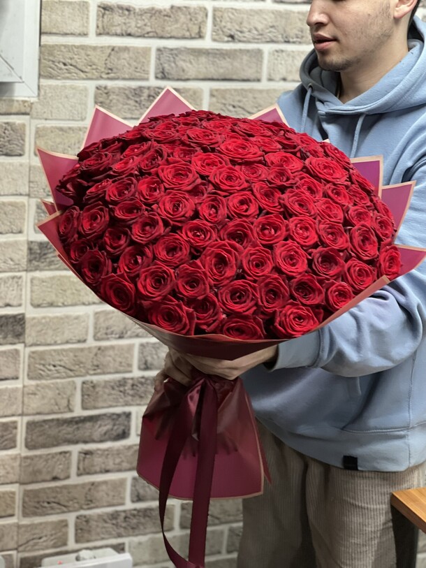 101 роза 🌹, артикул F1104430 - 34590 рублей, доставка по городу. Flawery - доставка цветов