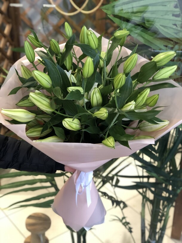 Лилия букет 9 шт, артикул F1143460 - 17100 рублей, доставка по городу. Flawery - доставка цветов