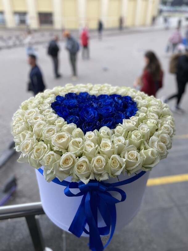 Цветы в коробке, артикул F1143482 - 128402 рублей, доставка по городу. Flawery - доставка цветов